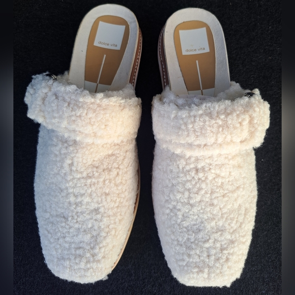Slippers with soft sherpa by Dolce Vita. Size 9 - Picture 4 of 7
